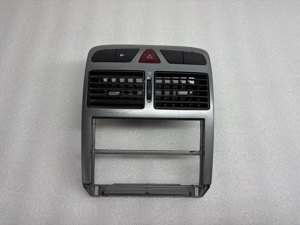 Dash center air vent grill – Peugeot 307 (2001-2005)