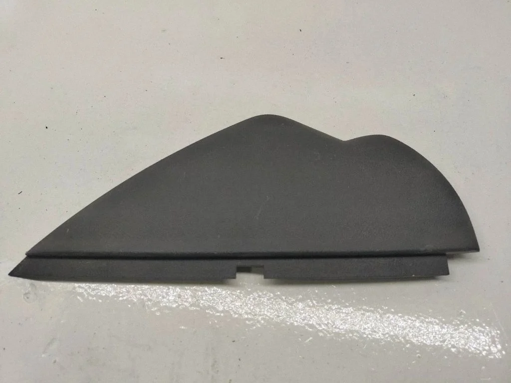 Armatuurlaua külje viimistluspaneel – Volkswagen Touran I (2003-2010)