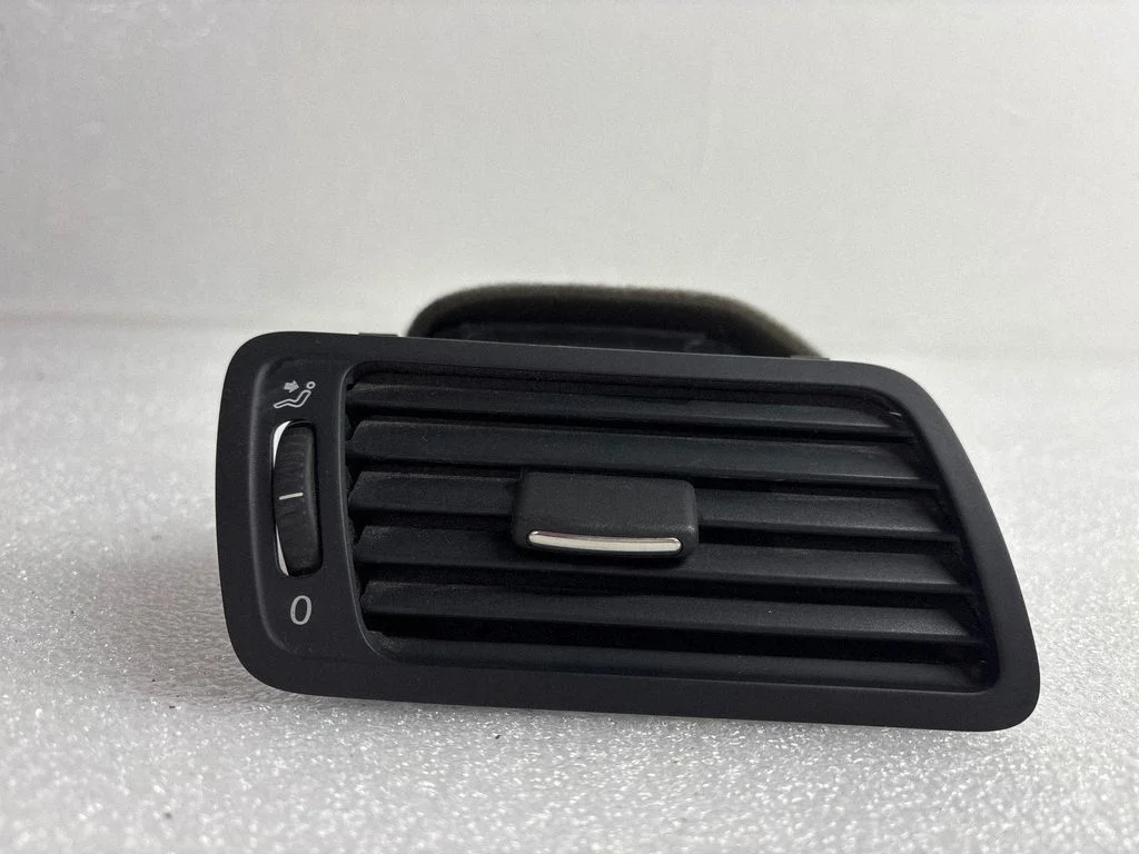Dashboard side air vent grill/cover trim 002437511