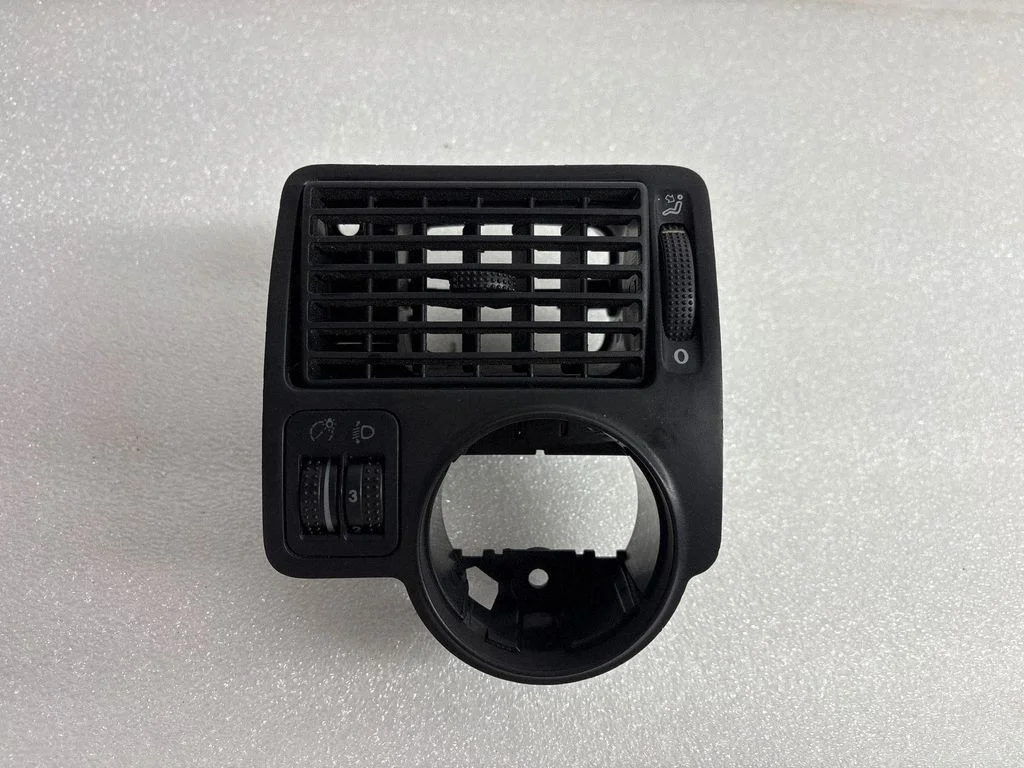 Armatuurlaua külje õhutusresti kate – Volkswagen Golf IV (1998-2005)