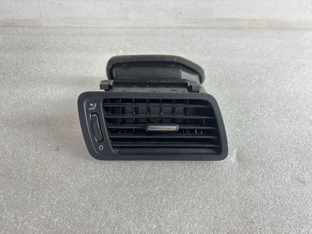 Boczne kratki nawiewu – Volkswagen Passat B6 (2005-2010)
