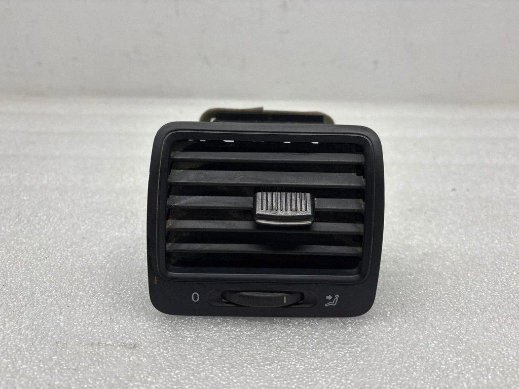 Dashboard side air vent grill/cover trim – Volkswagen Golf IV (1998-2005)