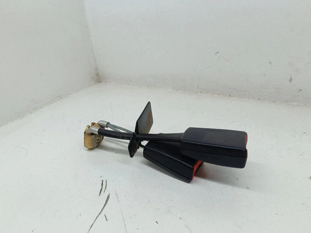 Rear seatbelt buckle – Volkswagen Passat B5.5 (2001-2005)
