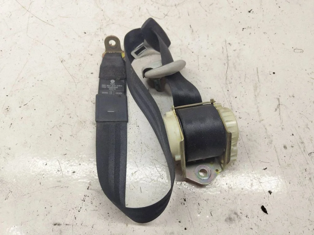 Rear seatbelt – Volkswagen Caddy (2004-2010)