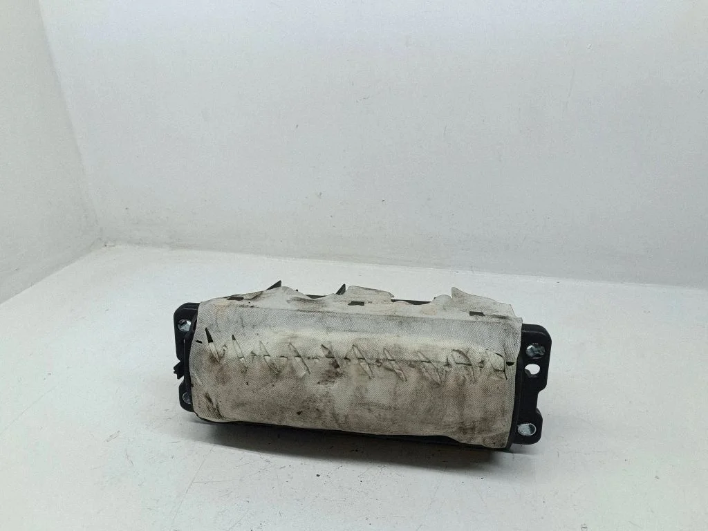 Passenger airbag – Volkswagen Touran I (2003-2010)