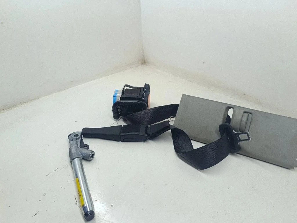 Front seatbelt – Opel Insignia A (2008-2017)