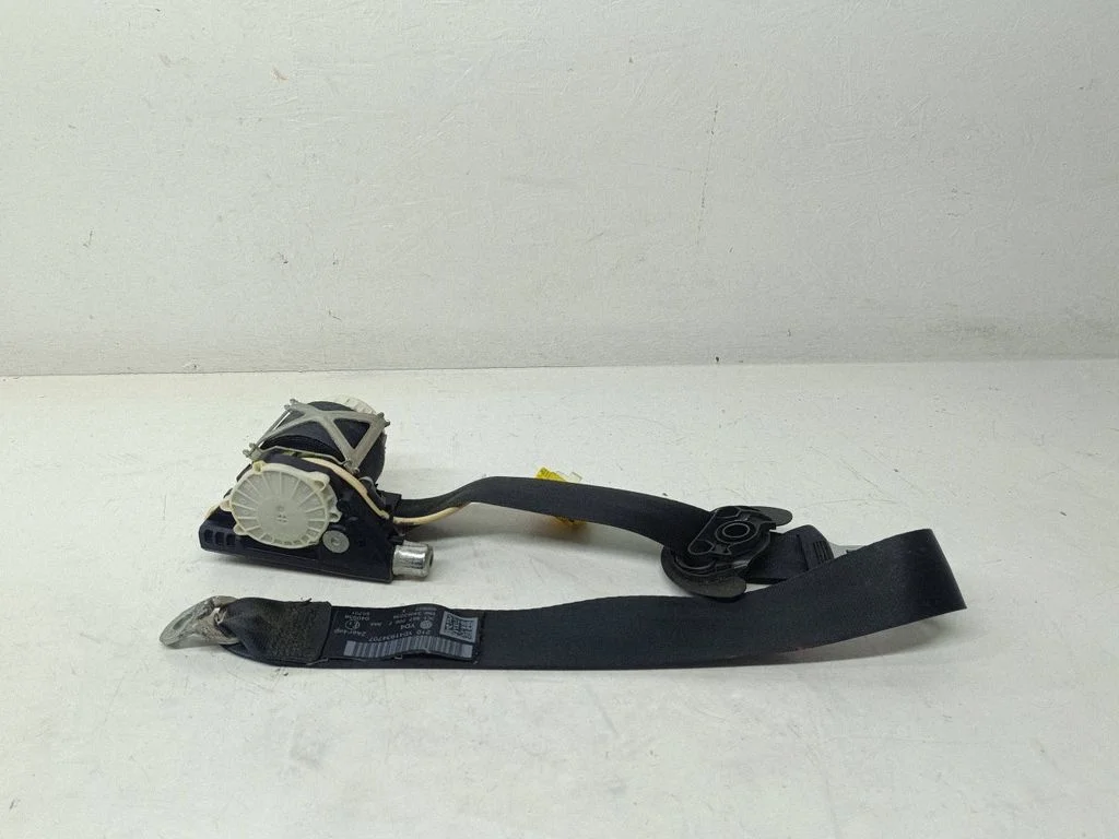 Front seatbelt – Volkswagen Passat B6 (2005-2010)