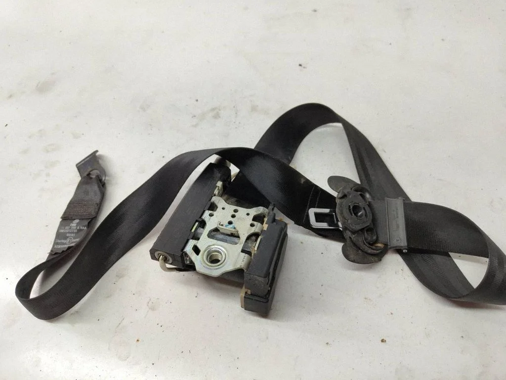 Front seatbelt – Volkswagen Touran I (2003-2010)