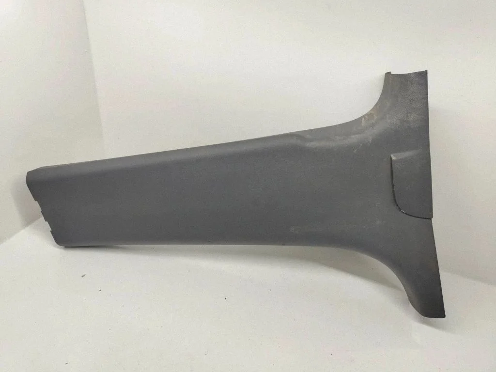 (B) piilari kate (alumine) – Volkswagen Touran I (2003-2010)
