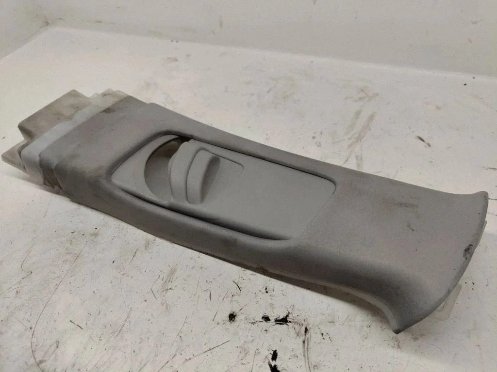 (B) piilari kate (ülemine) – Toyota Avensis T250 (2003-2006)