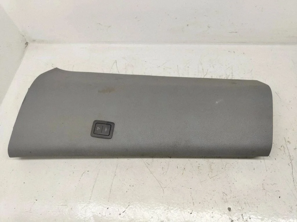 (B) pillar trim (bottom) – Volkswagen Caddy (2004-2010)