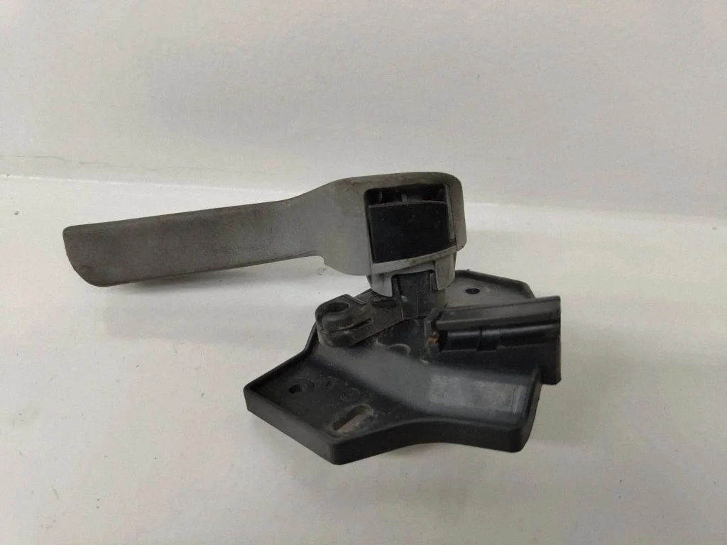 Engine bonnet (hood) release handle – Volkswagen Transporter - Caravelle T5 (2003-2015)