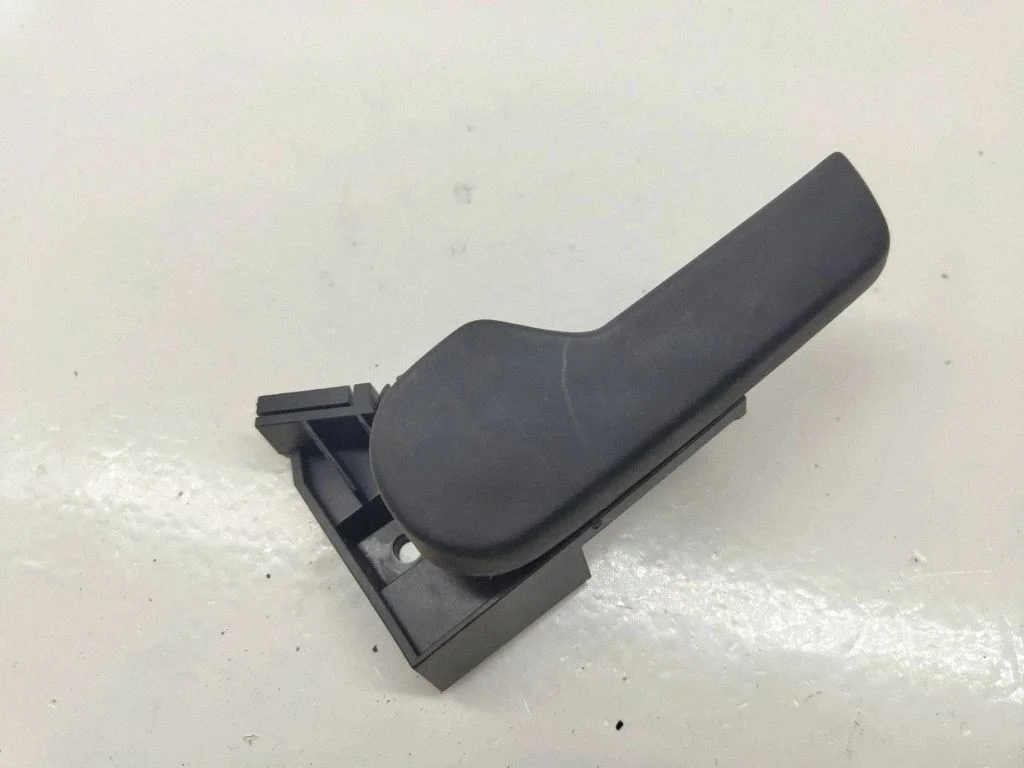Engine bonnet (hood) release handle – Volkswagen Passat B6 (2005-2010)