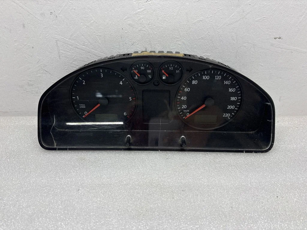 Speedometer (instrument cluster) – Volkswagen Transporter - Caravelle T5 (2003-2015)