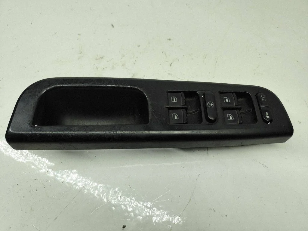 Electric window control switch – Volkswagen Passat B5.5 (2001-2005)