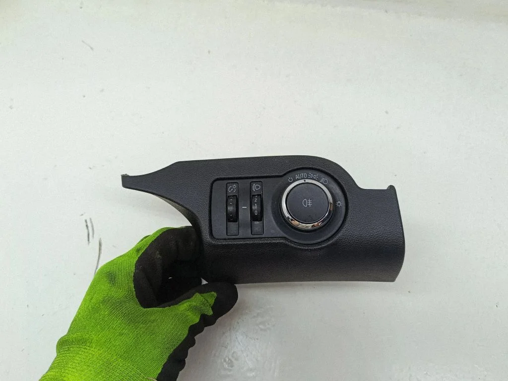 Light switch – Opel Insignia A (2008-2017)