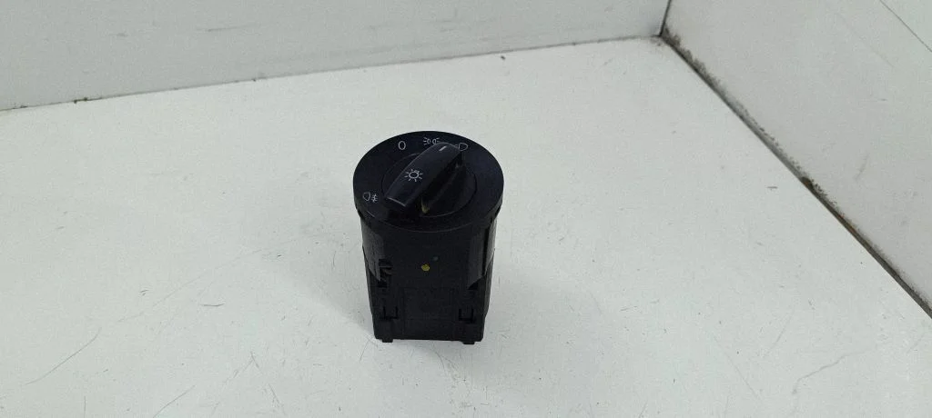 Light switch – Volkswagen Caddy (2004-2010)