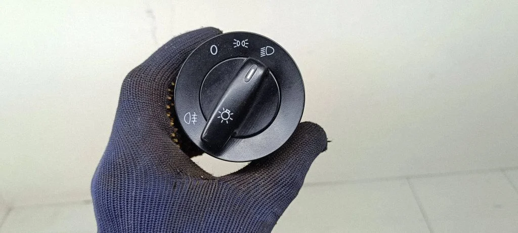 Light switch – Volkswagen Touran I (2003-2010)