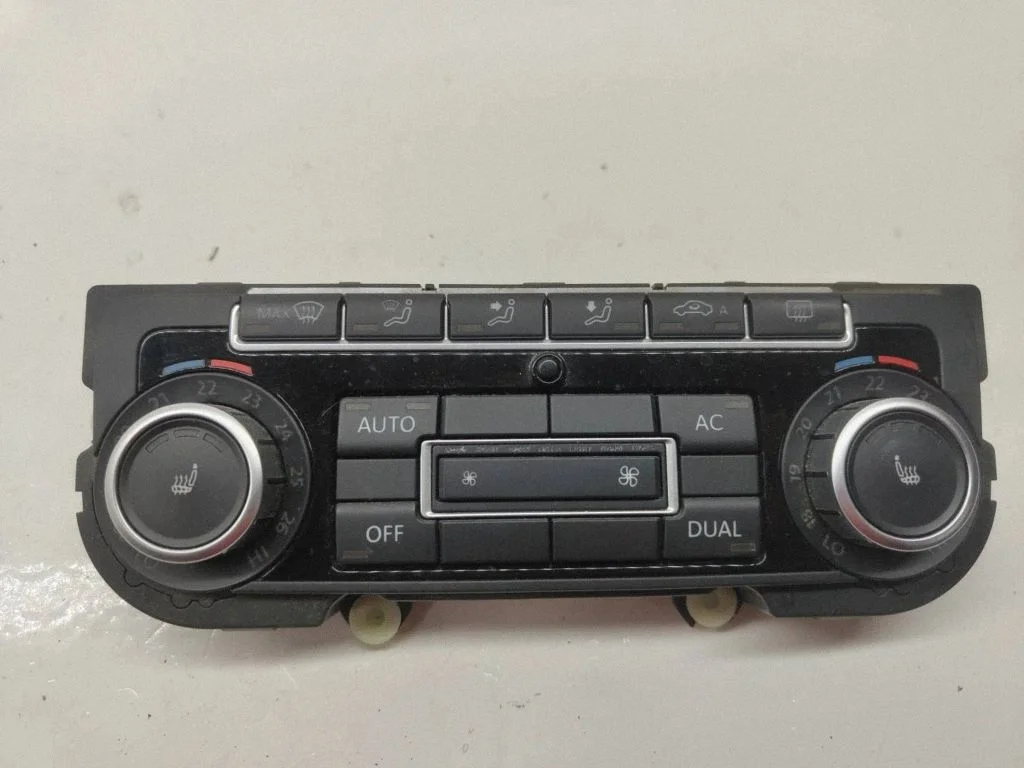 Gaisa kondicioniera/klimata/sildītāja vadības bloks (salonā) – Volkswagen Passat CC (2008-2016)