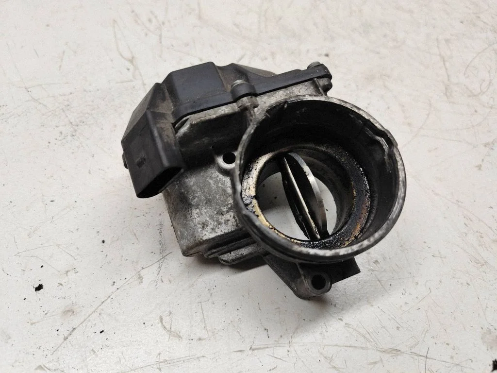 Throttle valve – Volkswagen Passat B6 (2005-2010)