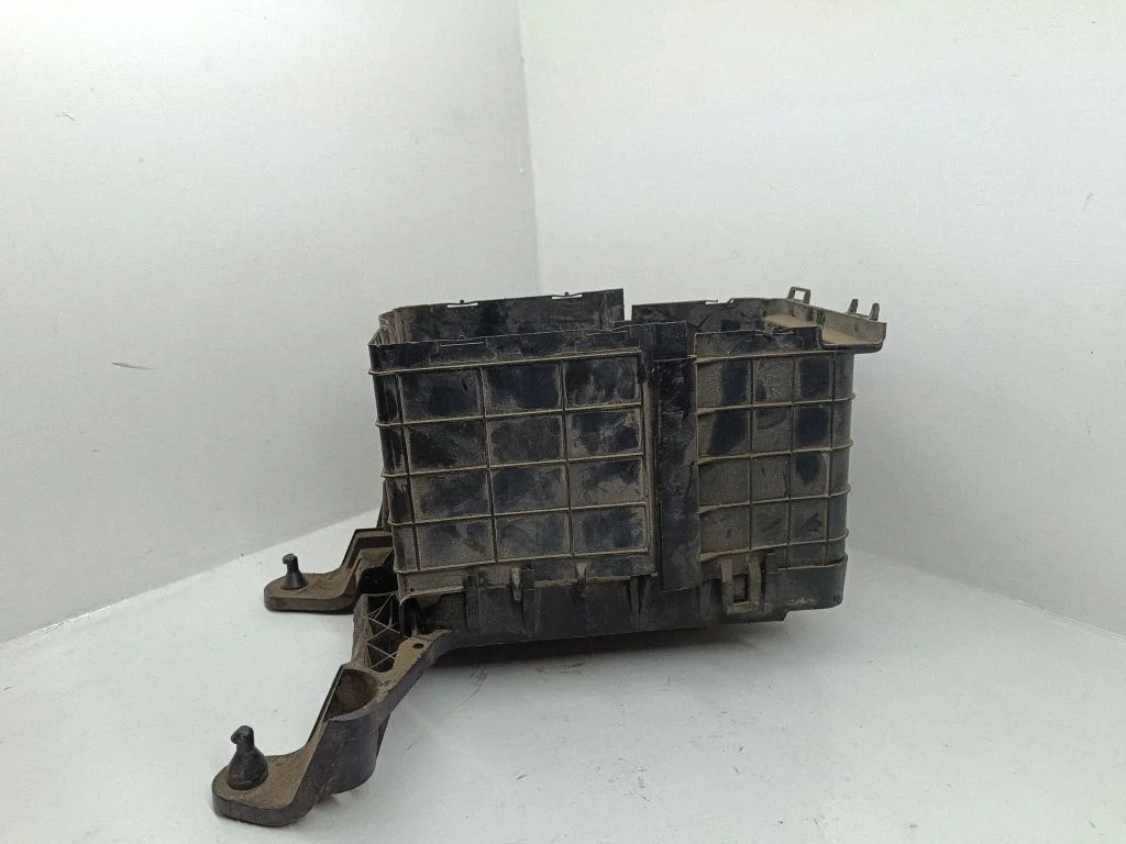 Aku kast – Volkswagen Touran I (2003-2010)
