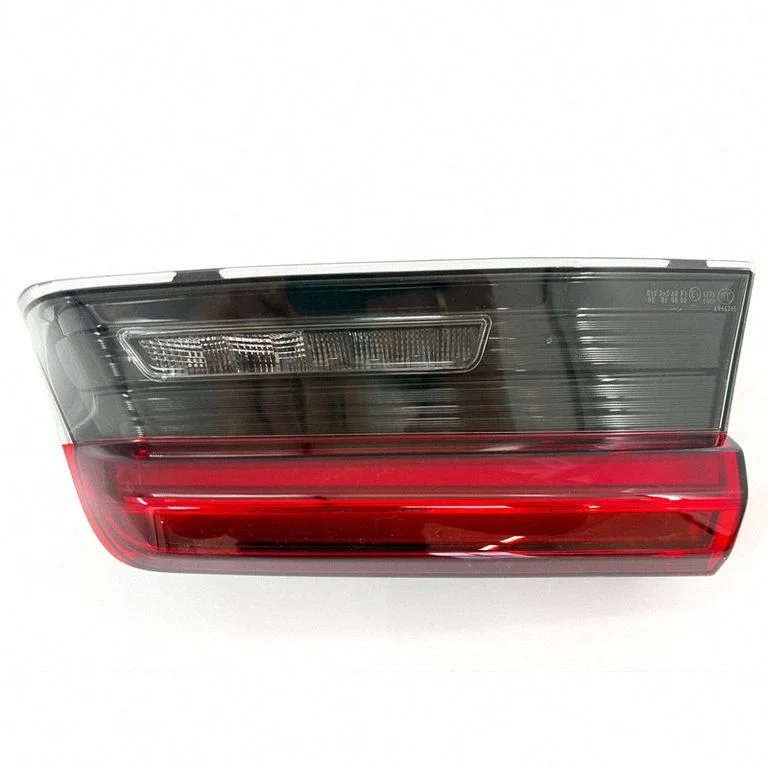 Lampa tylna w błotniku H8742045410
