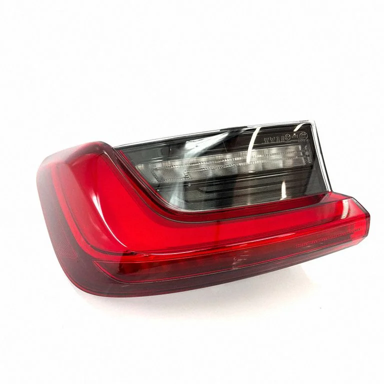 Lampa tylna w błotniku H3742044913