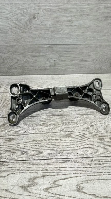 Gearbox mounting bracket – BMW 3 Series E46 (1998-2005)