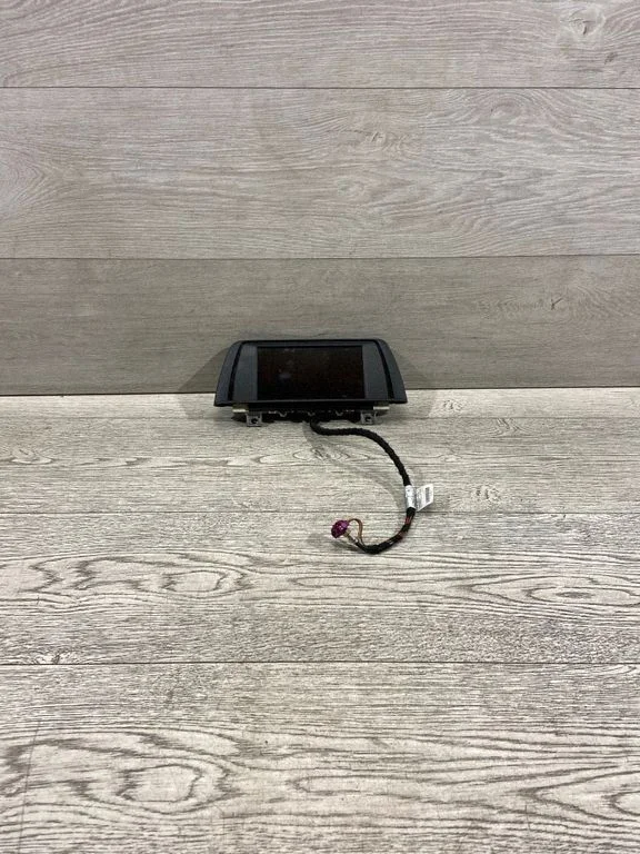 Screen/display/small screen – BMW 3 Series F30 F35 F31 (2012-2018)