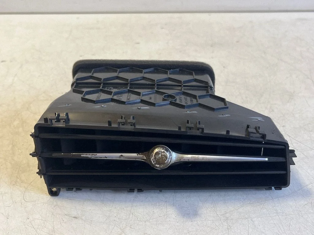 Dash center air vent grill – Volvo V60 (2018-)