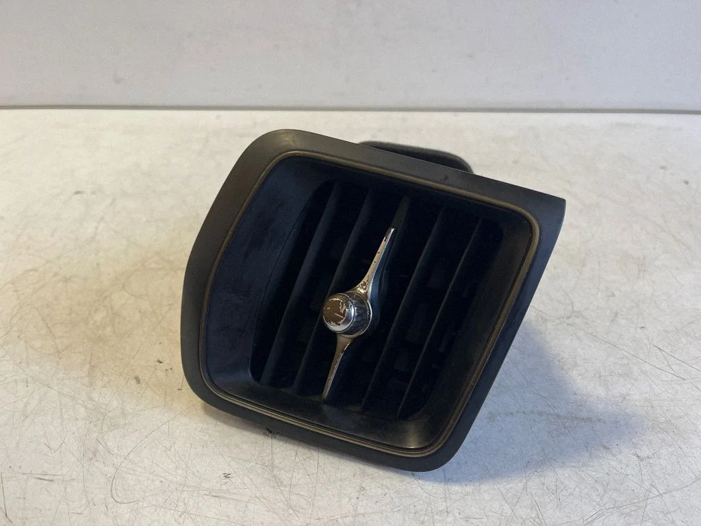 Armatuurlaua külje õhutusresti kate – Volvo V60 (2018-)