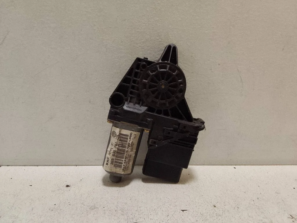 Rear door window regulator motor – Volkswagen Passat B5.5 (2001-2005)