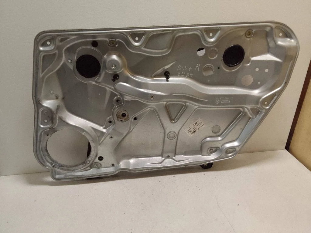 Front window lifting mechanism without motor – Volkswagen Passat B5.5 (2001-2005)