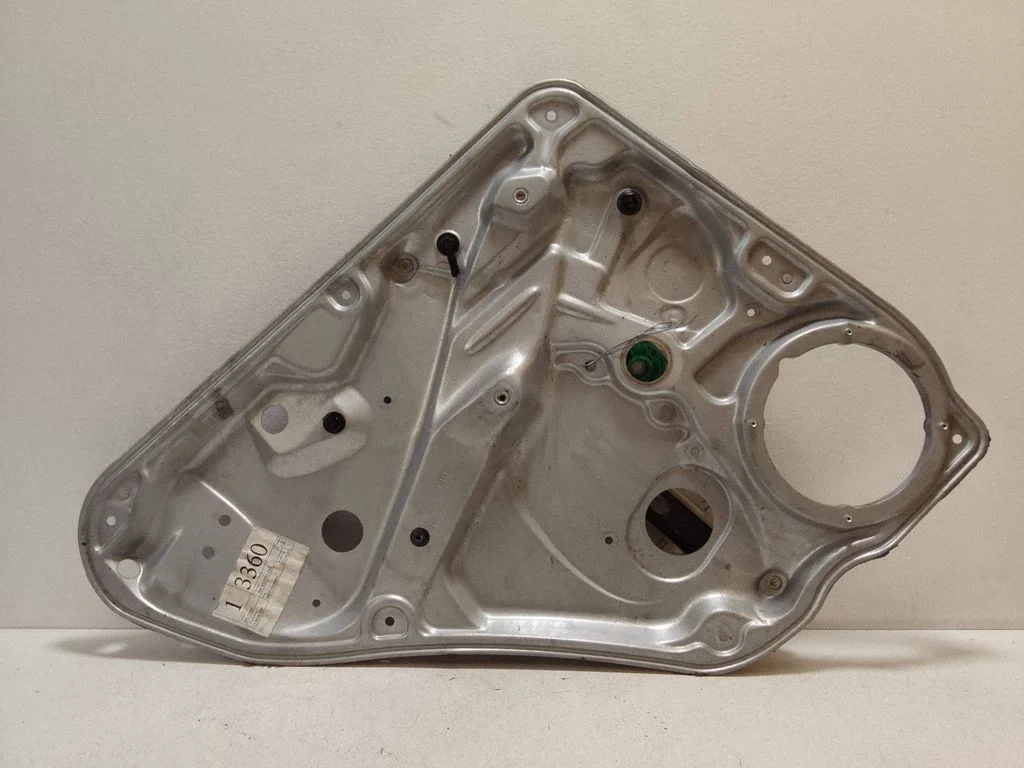 Rear window lifting mechanism without motor – Volkswagen Passat B5.5 (2001-2005)