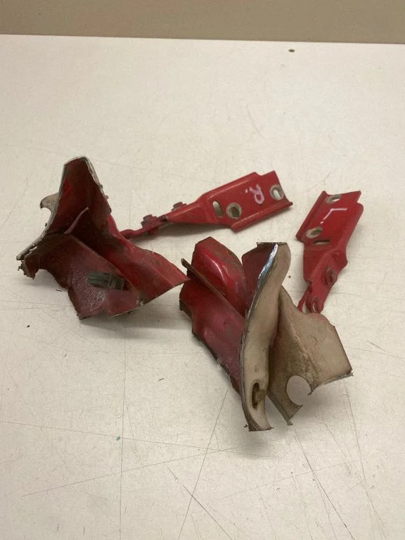 Engine bonnet/hood hinges 701805384J