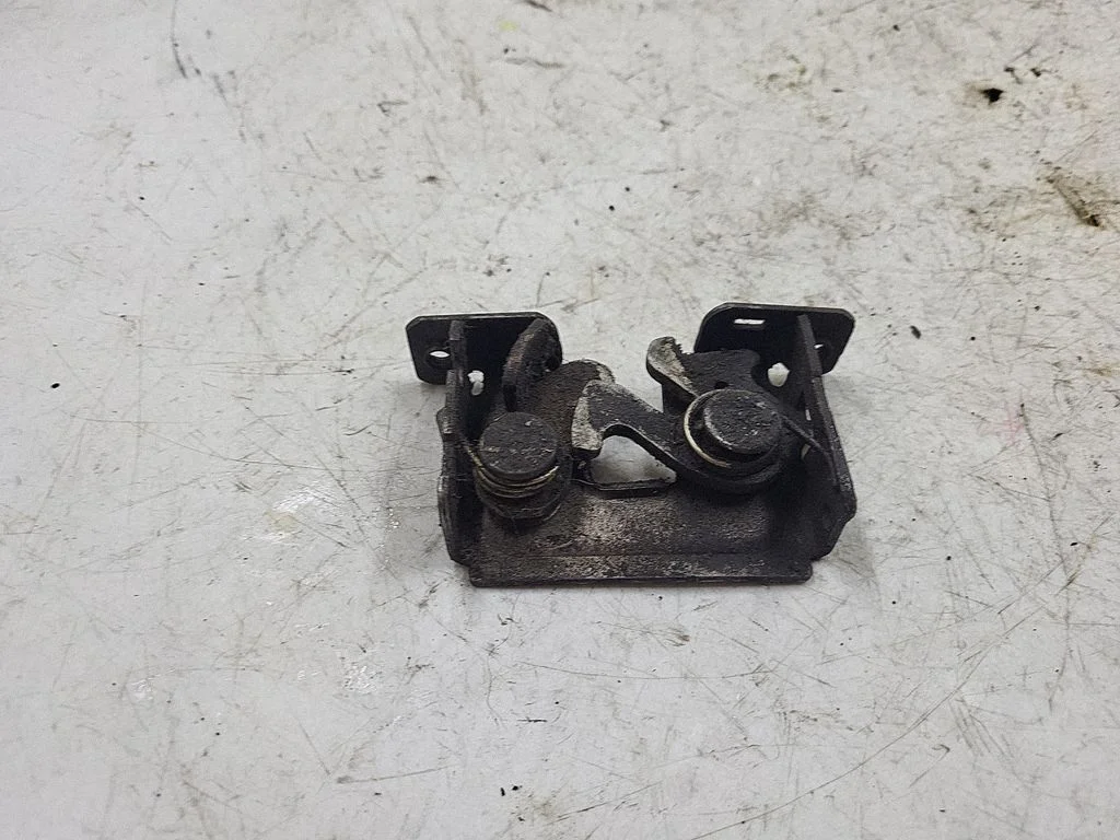 Engine bonnet/hood lock/catch