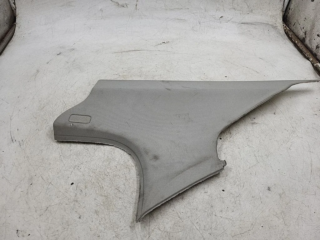 (C) pillar trim 7058242