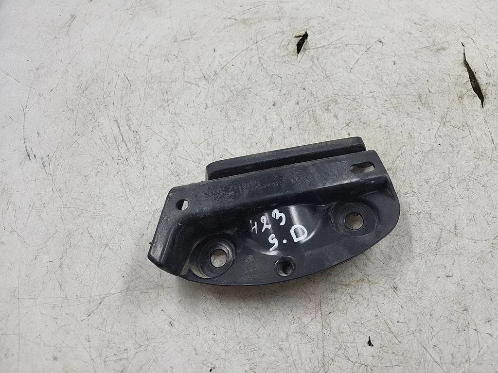 Rear bumper mounting bracket 727584