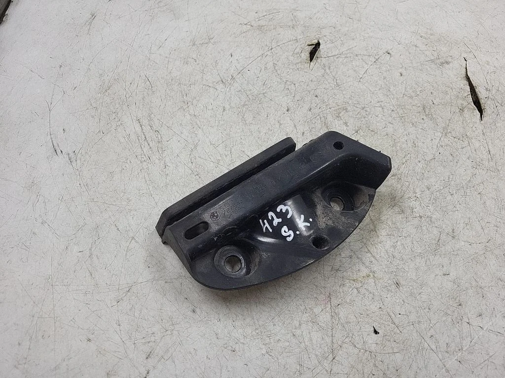 Rear bumper mounting bracket 72758411