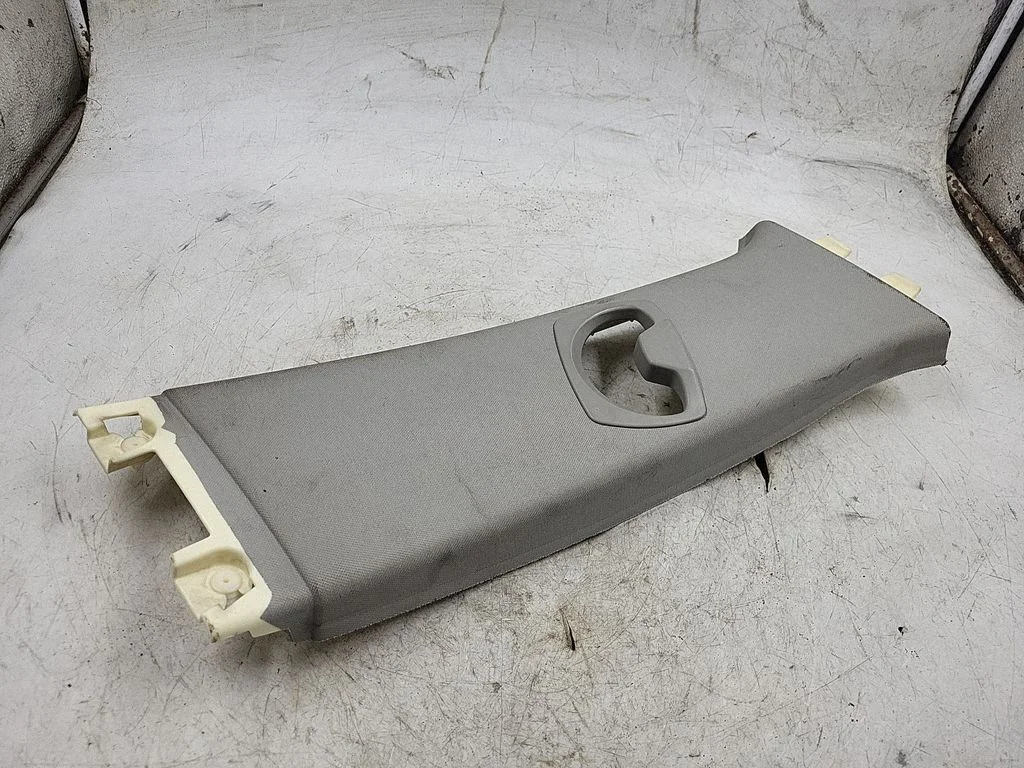 (B) pillar trim (top) – right