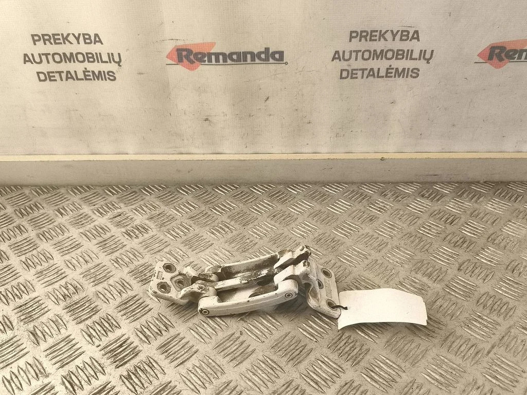 Aizmugurējā augšējā eņģe A9067400037