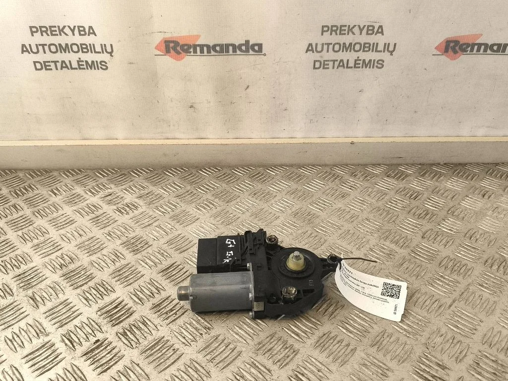Aizmugurējā loga pacēlāja motoriņš 1K0959795E