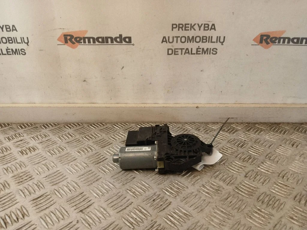 Galinis varikliukas langų pakėlėjo