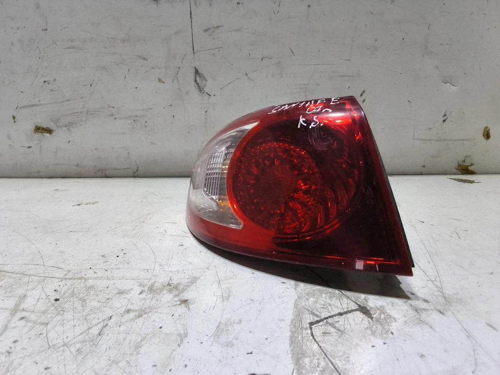 Lampa tylna w błotniku – lewy tył