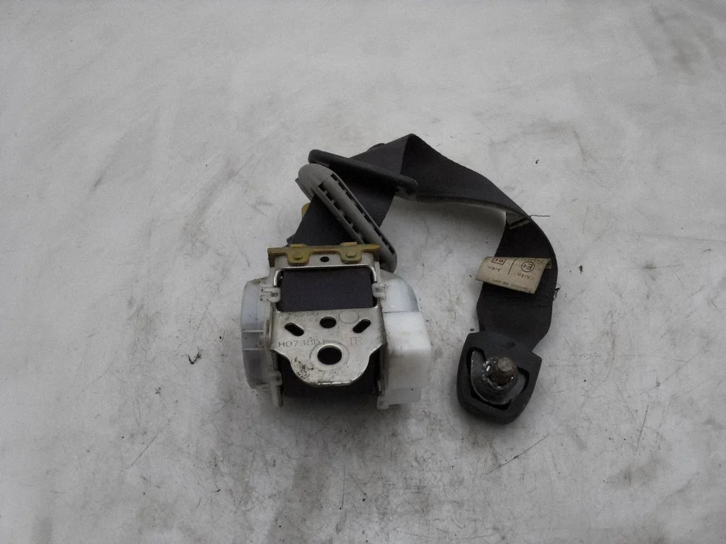 Tagumine turvavöö – Toyota RAV 4 (XA20) (2000-2005)