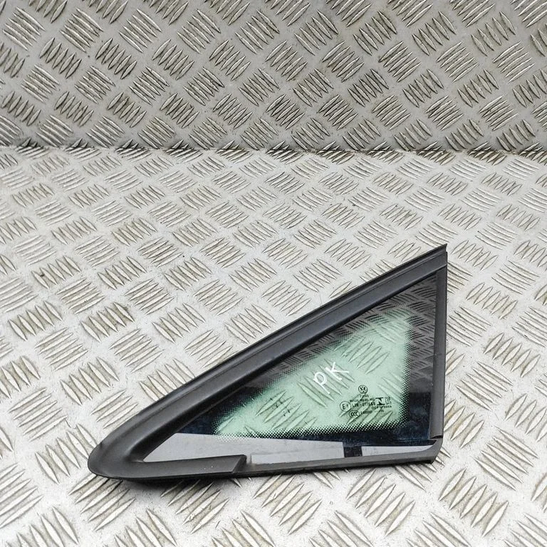 Front triangle window/glass – Volkswagen Golf VIII (2019-)