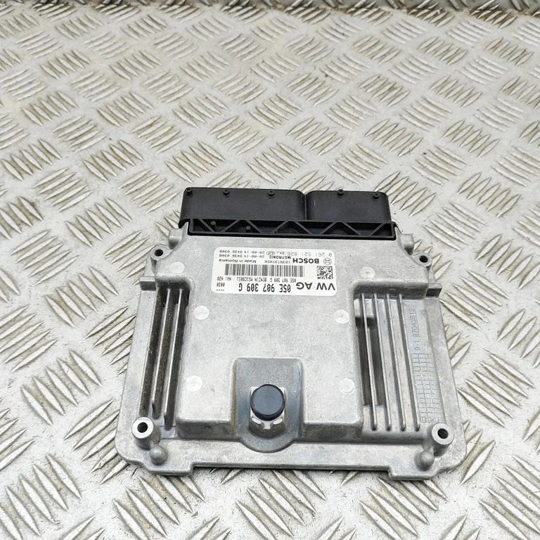 Dzinēja vadības bloks 0261S21826