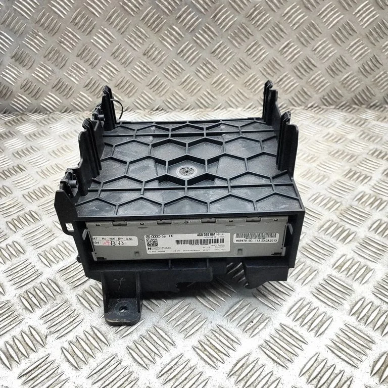 Radio/CD/DVD atskaņotājs/navigācija 8T0907368A