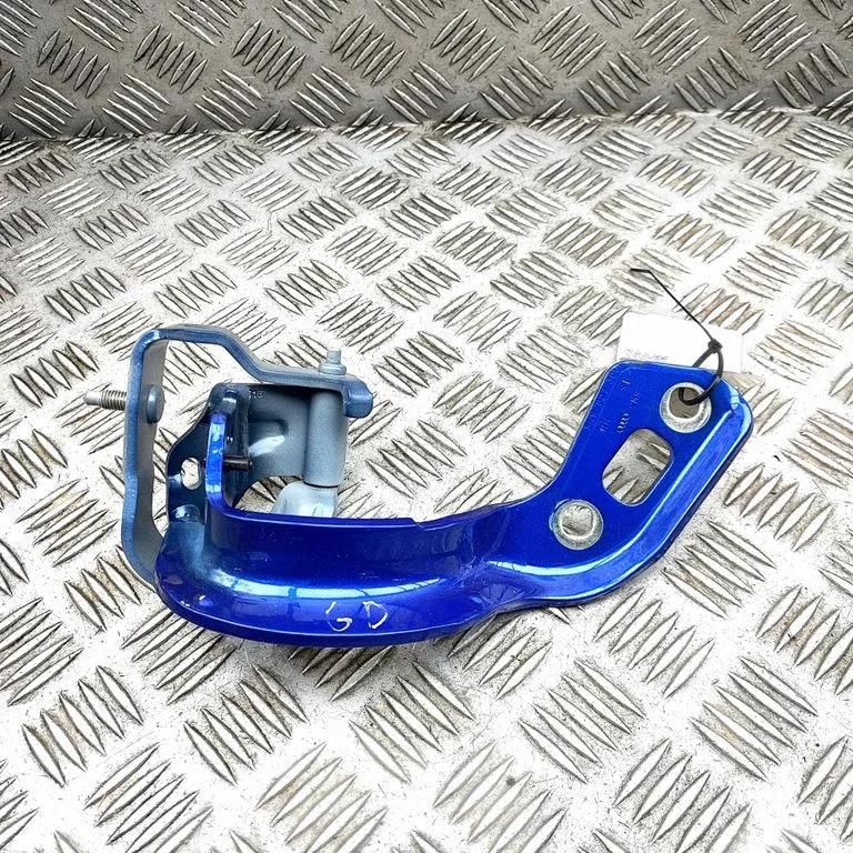 Aizmugurējā vāka eņģe (-es) 8K9827300