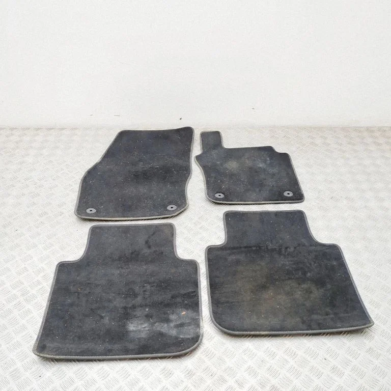 Põrandamattide komplekt 57M863011